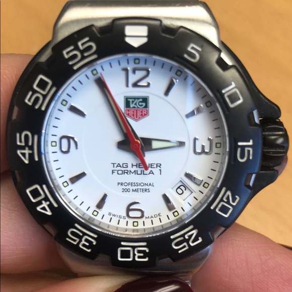 tag formula 1 white face